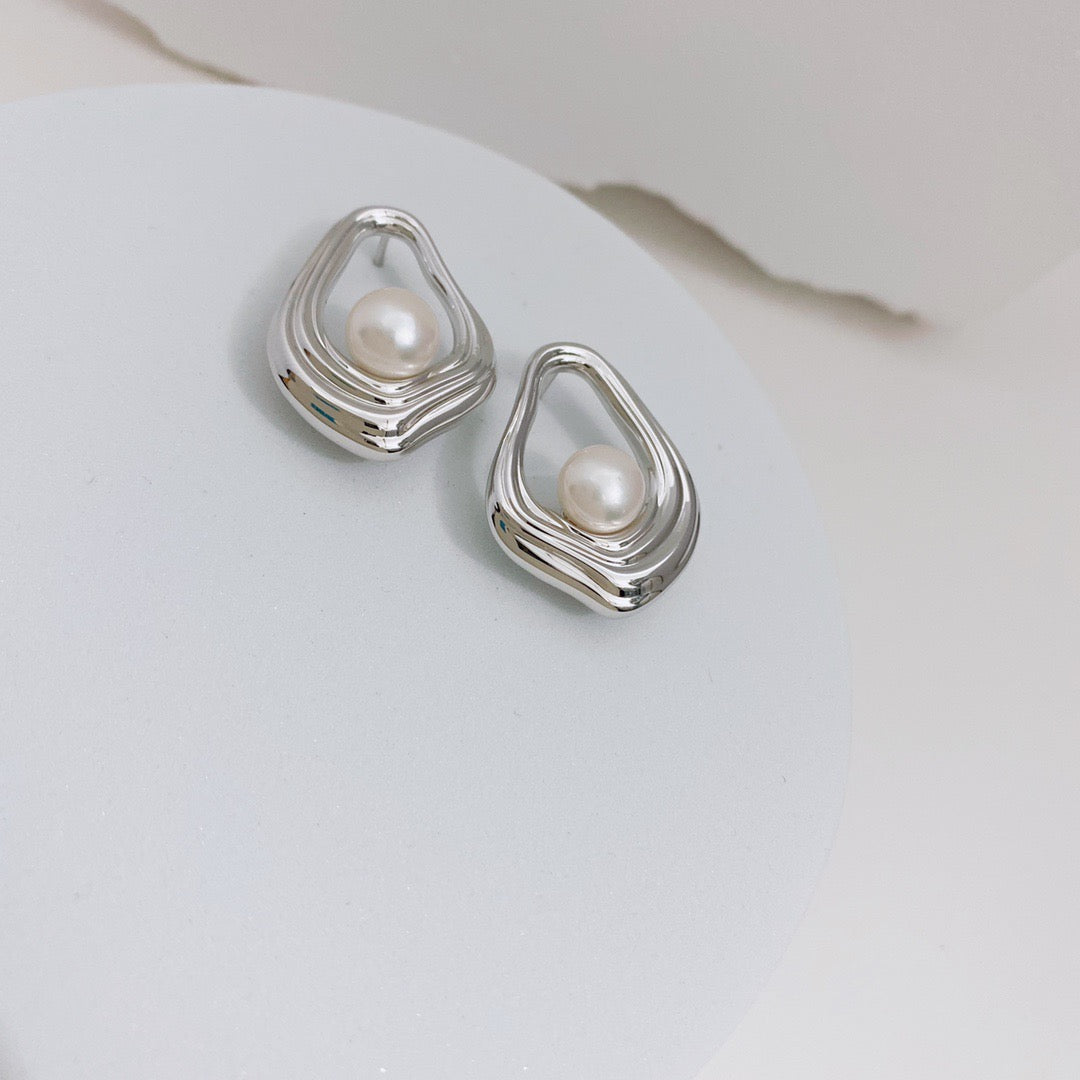 EMPTY EARRINGS (E-00007)