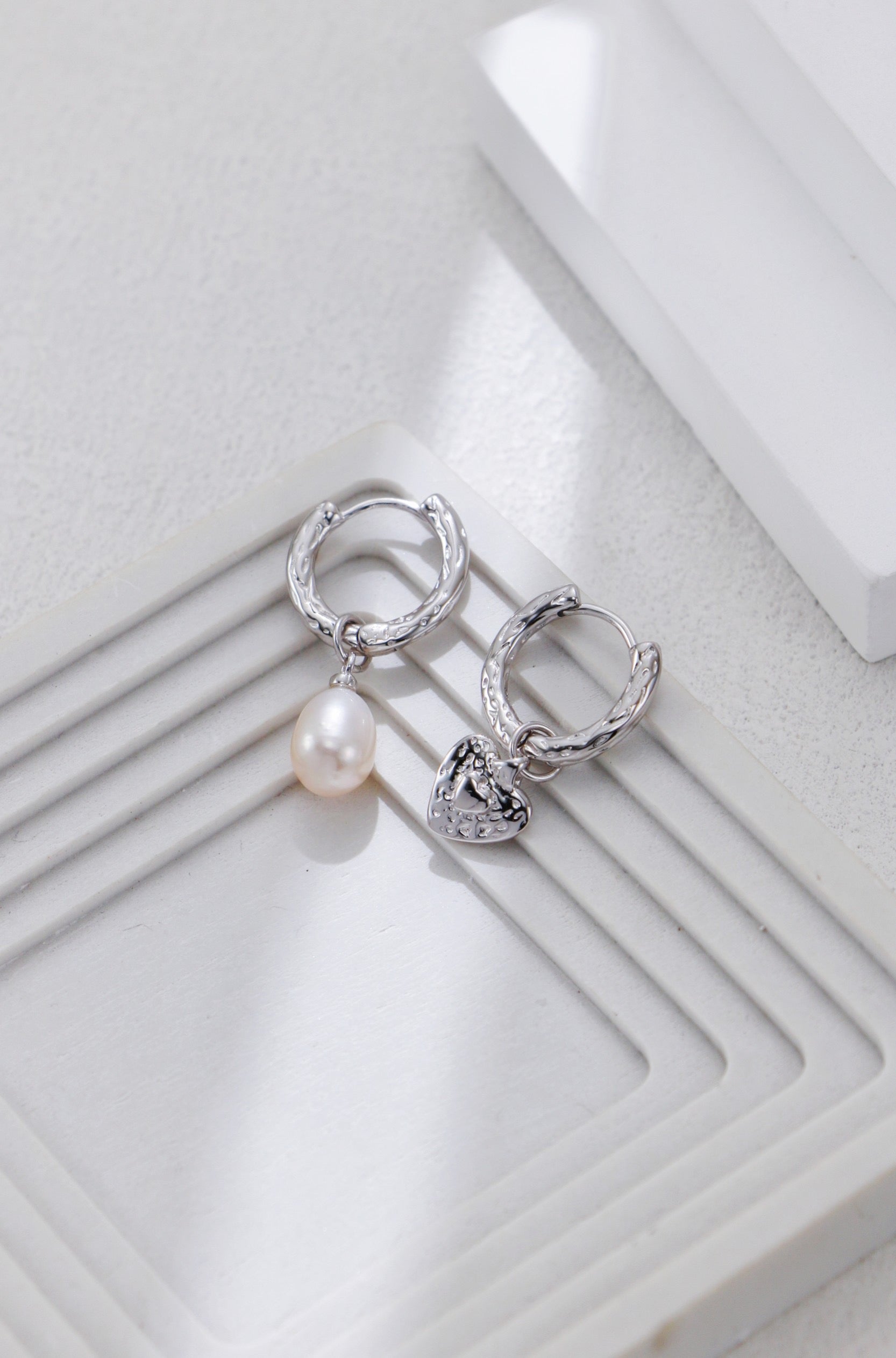 LOVE & PEARL HOOP (E-00010)