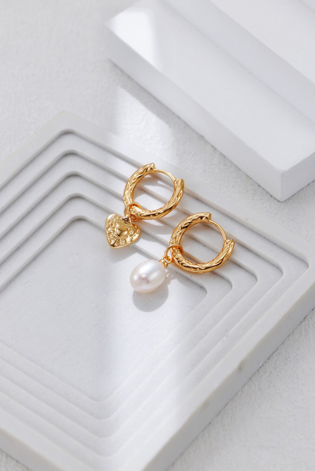 LOVE & PEARL HOOP (E-00010)