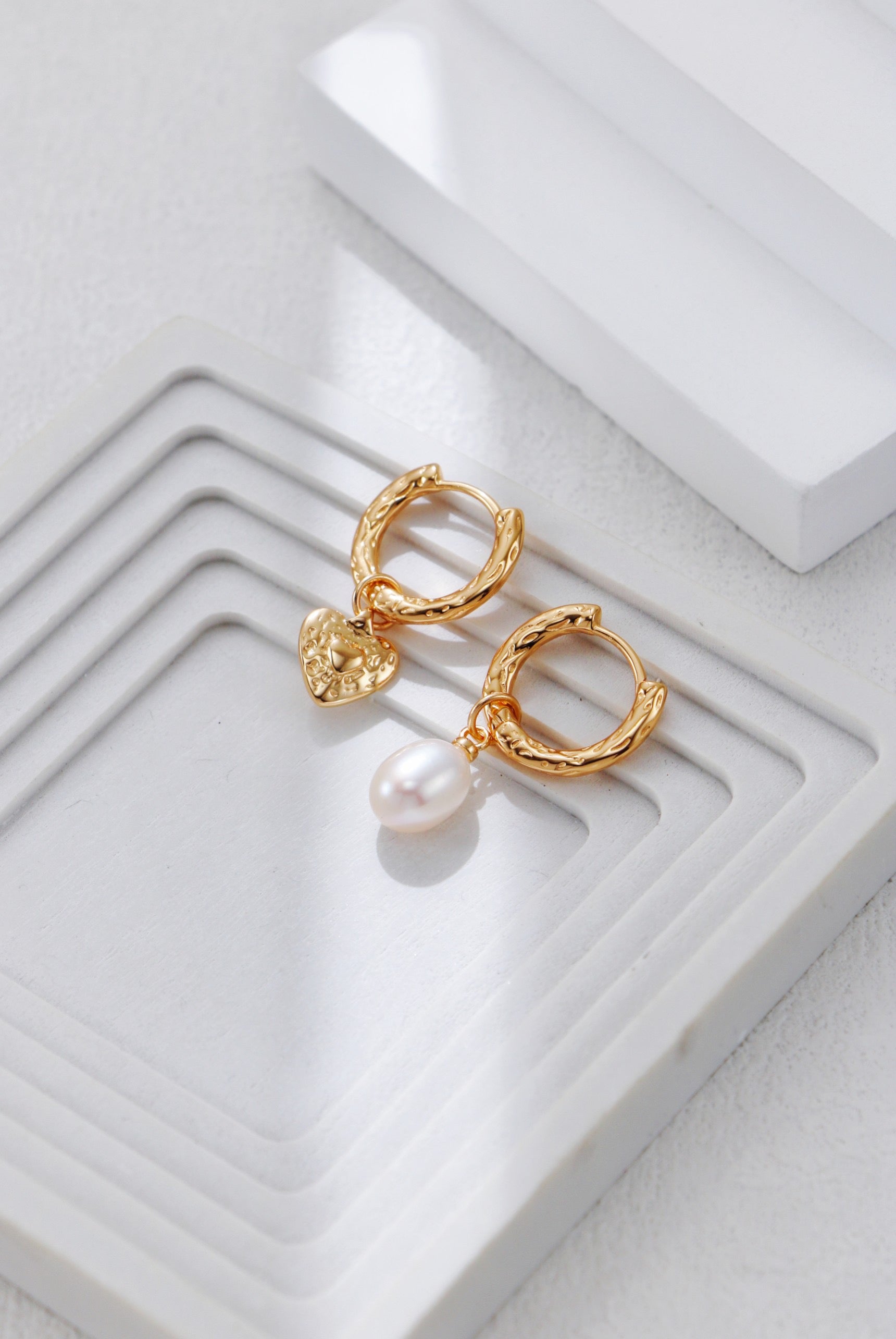 LOVE & PEARL HOOP (E-00010)