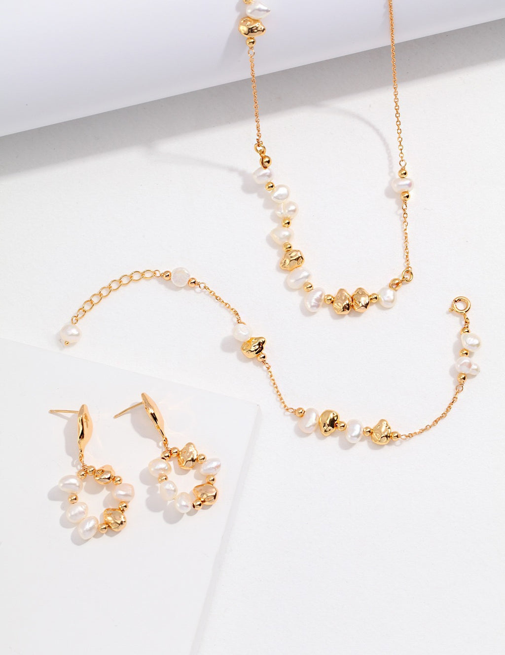 THE SHINNING BEADS NECKLACE