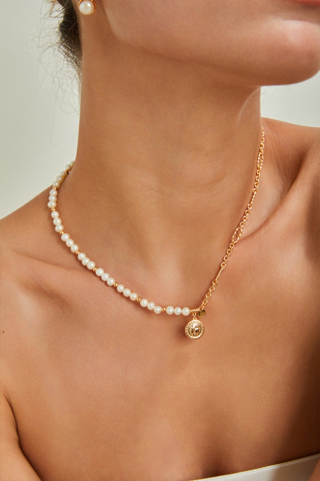 THE QUEEN'S HALF CHAIN NECKLACE (N-00008)