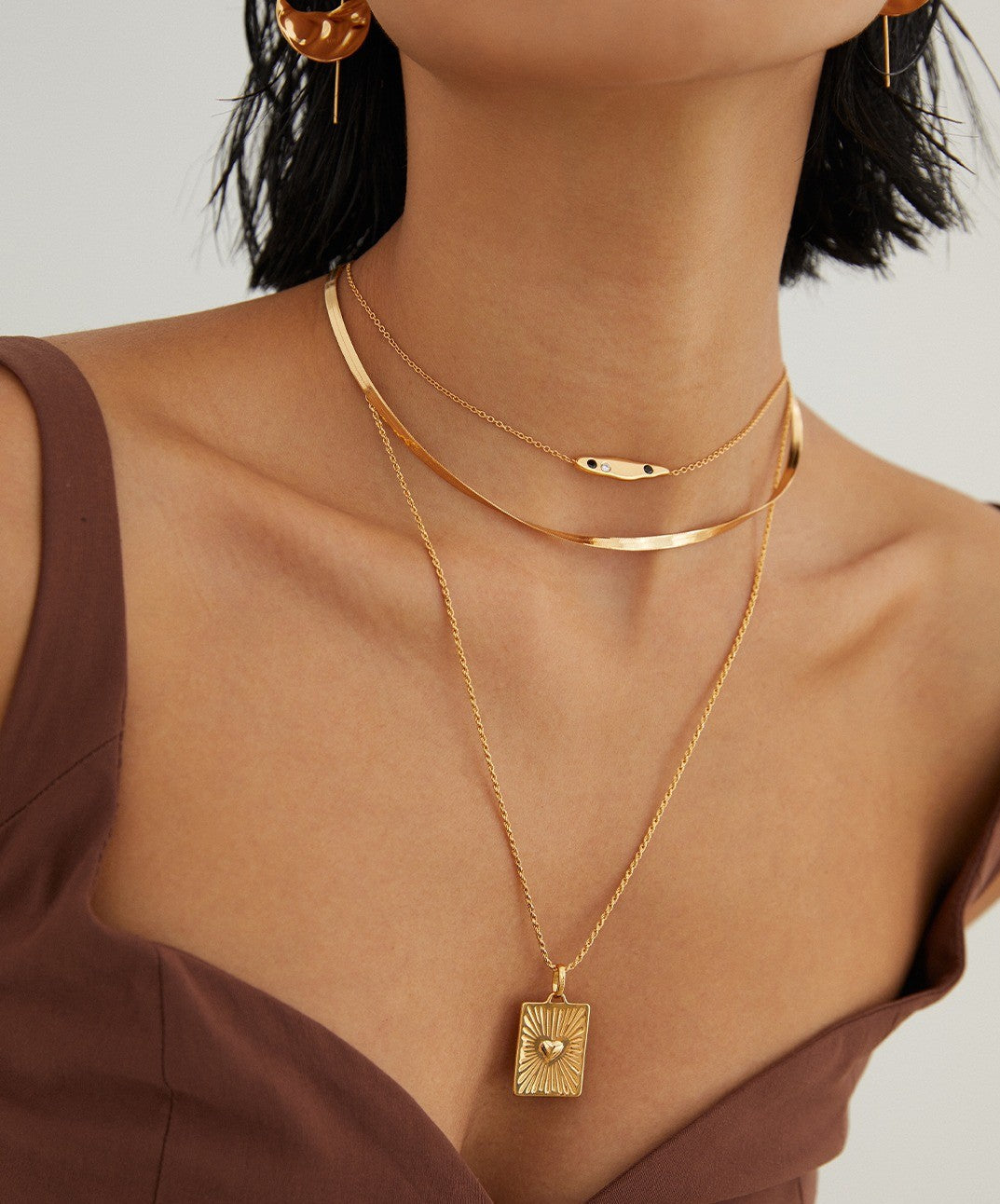 THE GLOWING HEART PENDANT WITH CHAIN (N-00011)