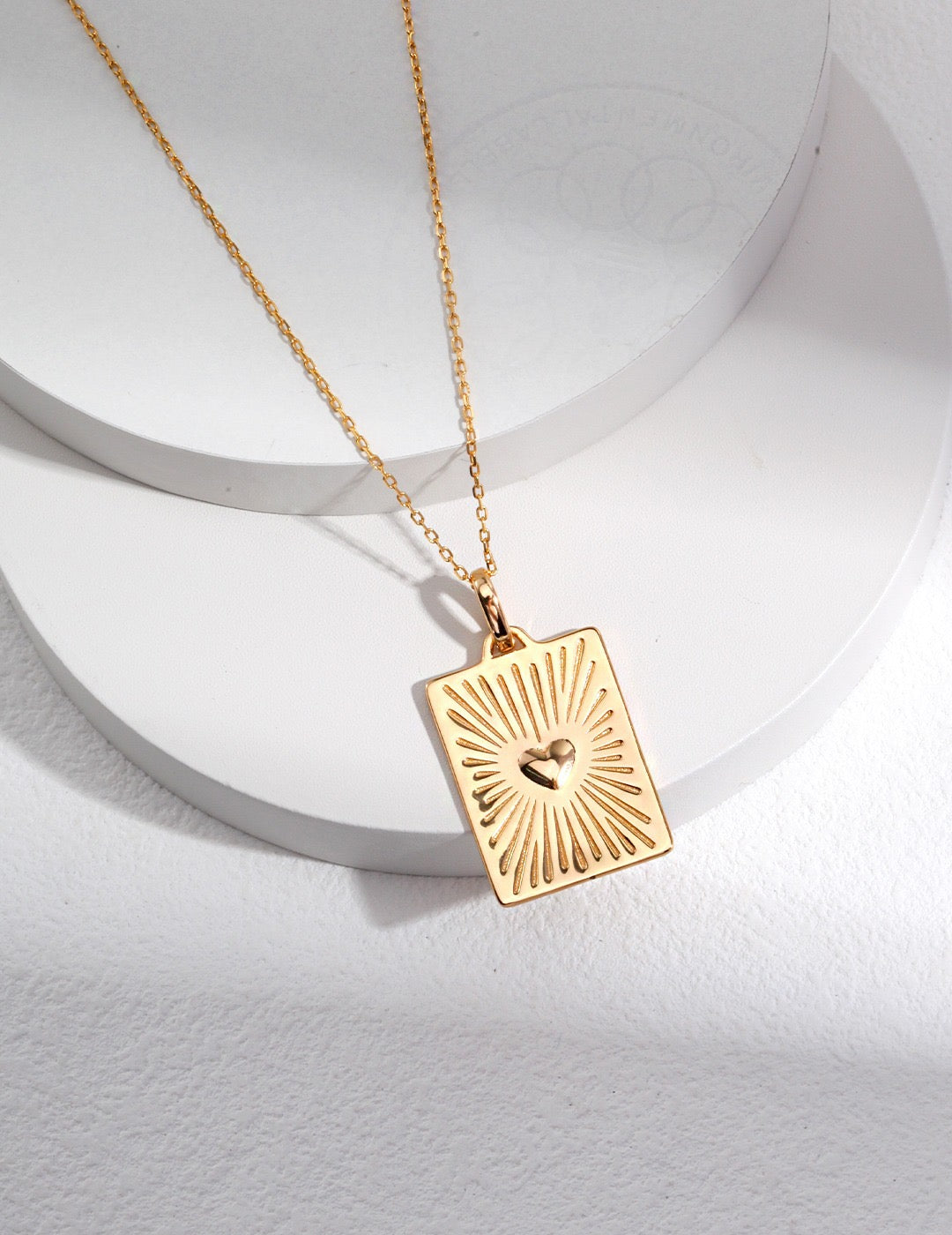 THE GLOWING HEART PENDANT WITH CHAIN (N-00011)