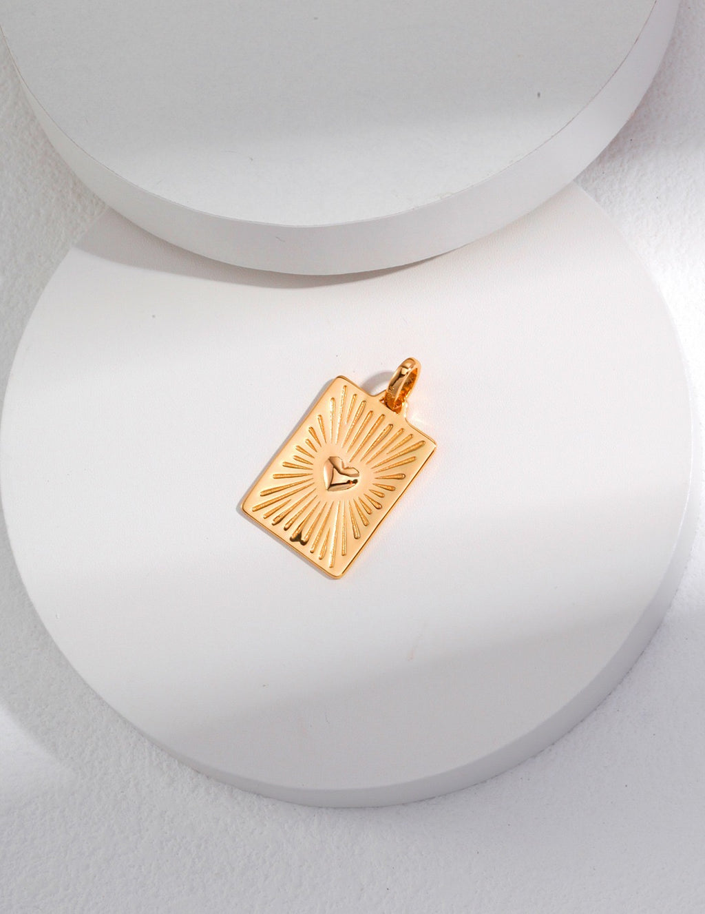 THE GLOWING HEART PENDANT WITH CHAIN (N-00011)