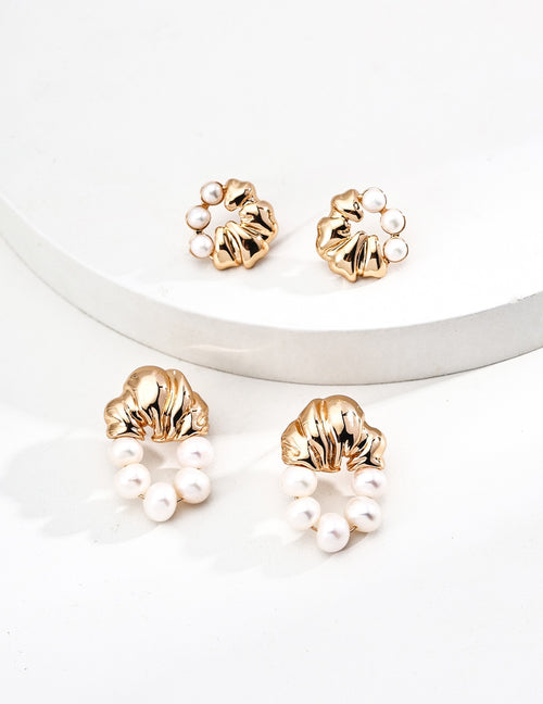 CROISSANT WITH PEARLS HOOPS