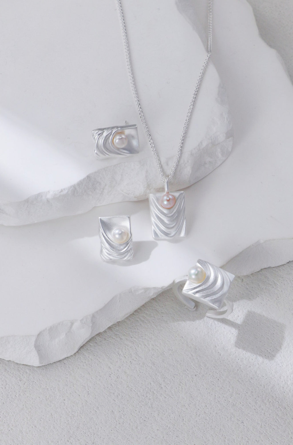 THE SATIN WRINKLES RING (R-00006)