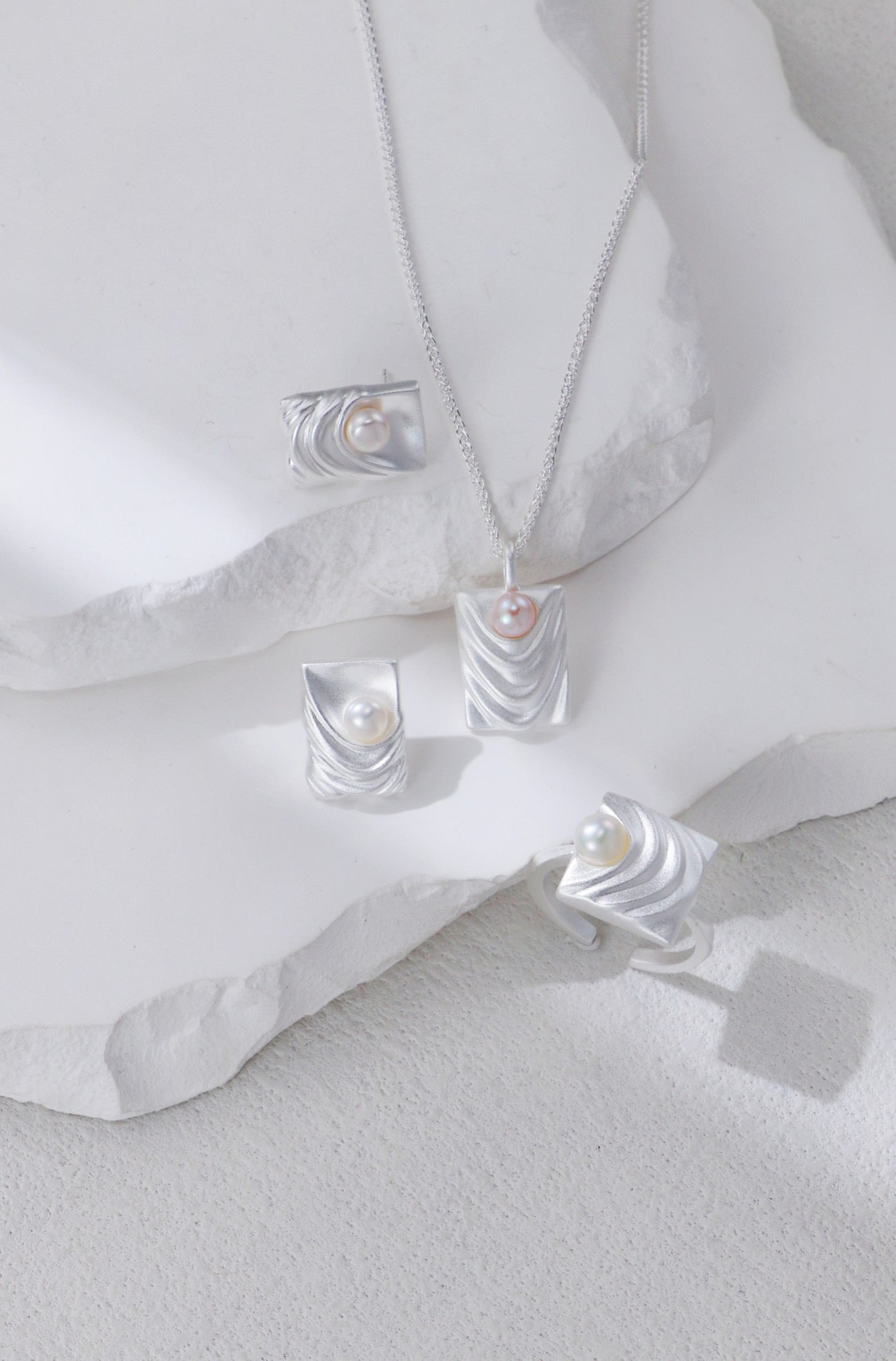 THE SATIN WRINKLES RING (R-00006)