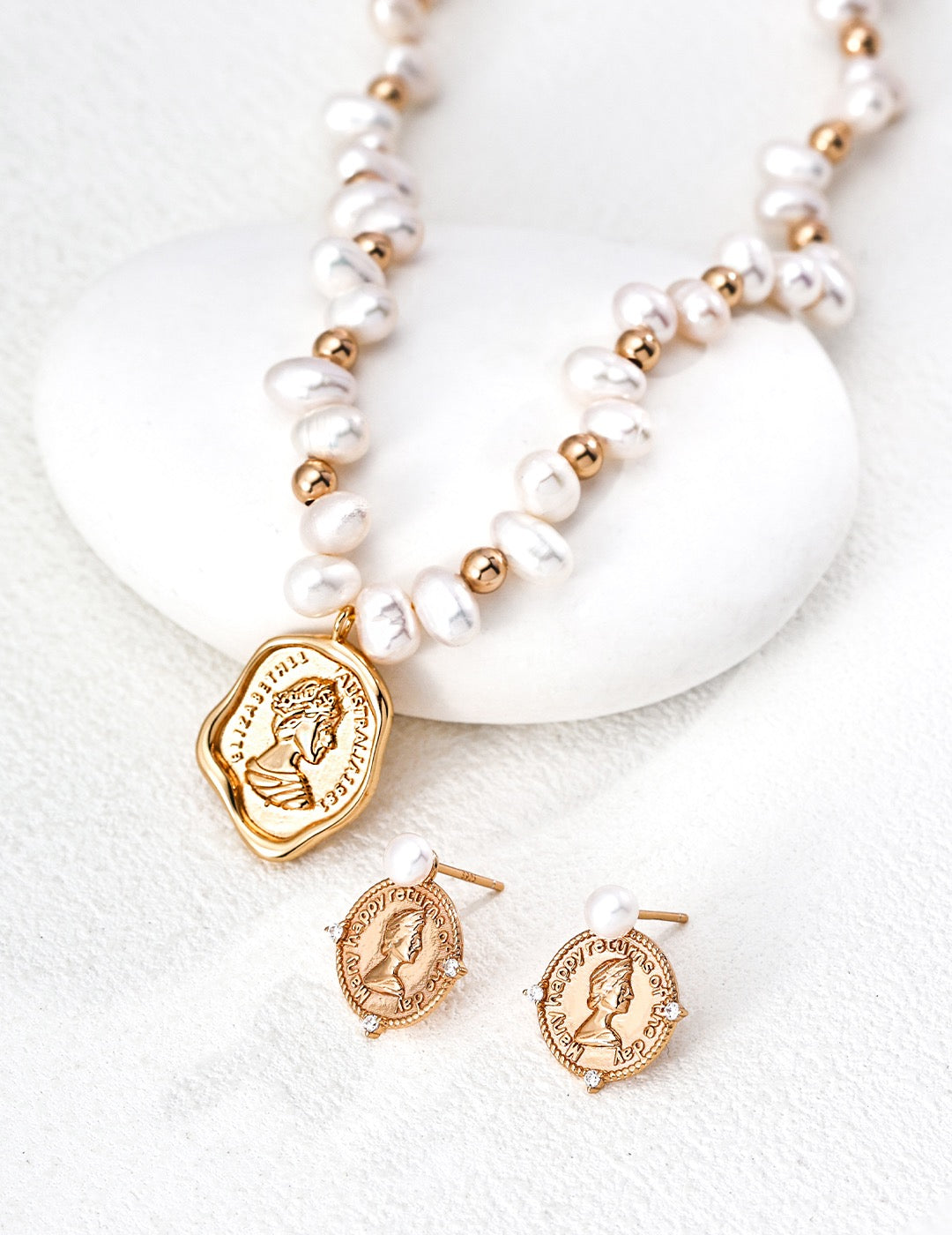 THE GOLDEN QUEEN EARRINGS (E-00023)