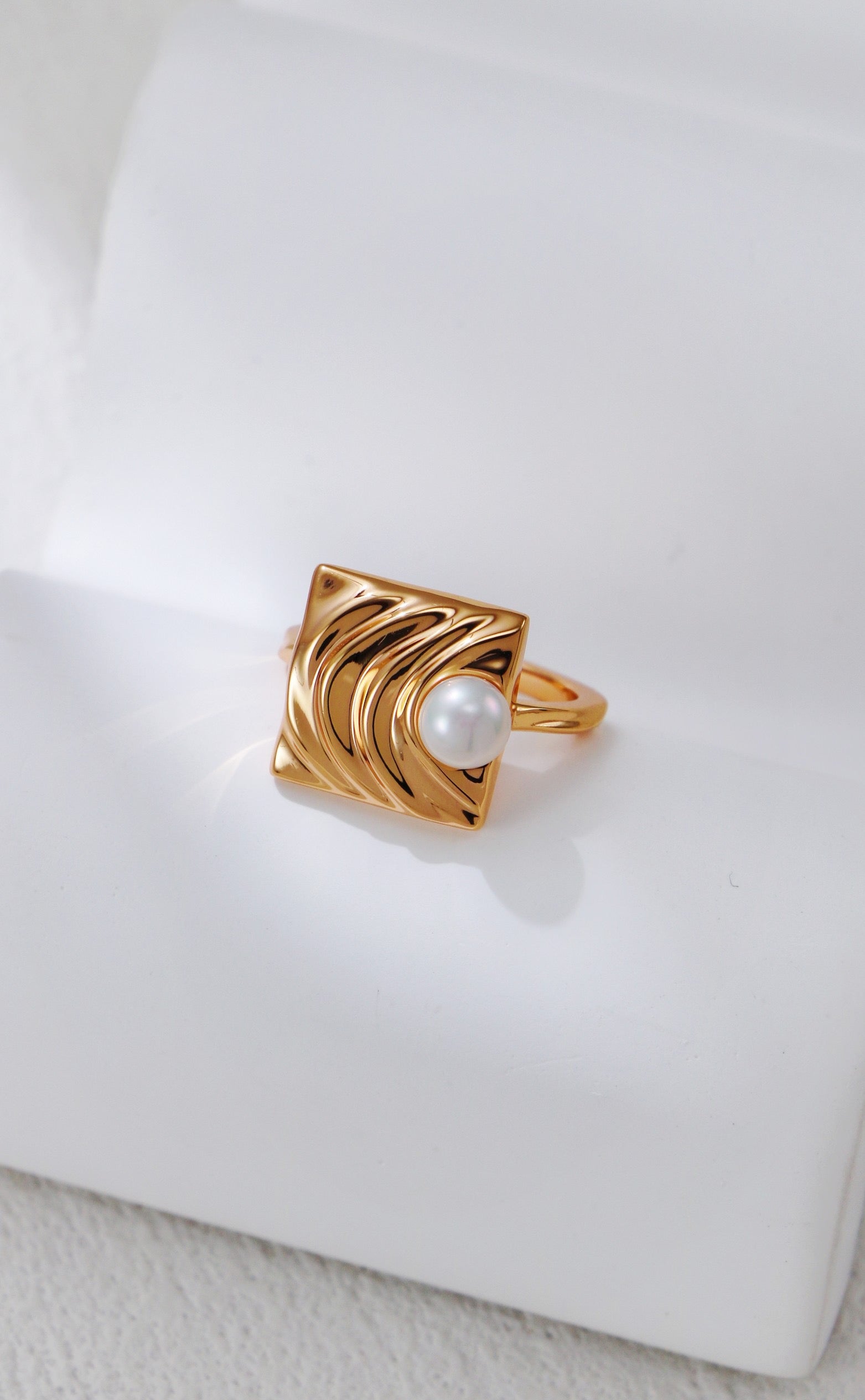 THE SATIN WRINKLES RING (R-00006)