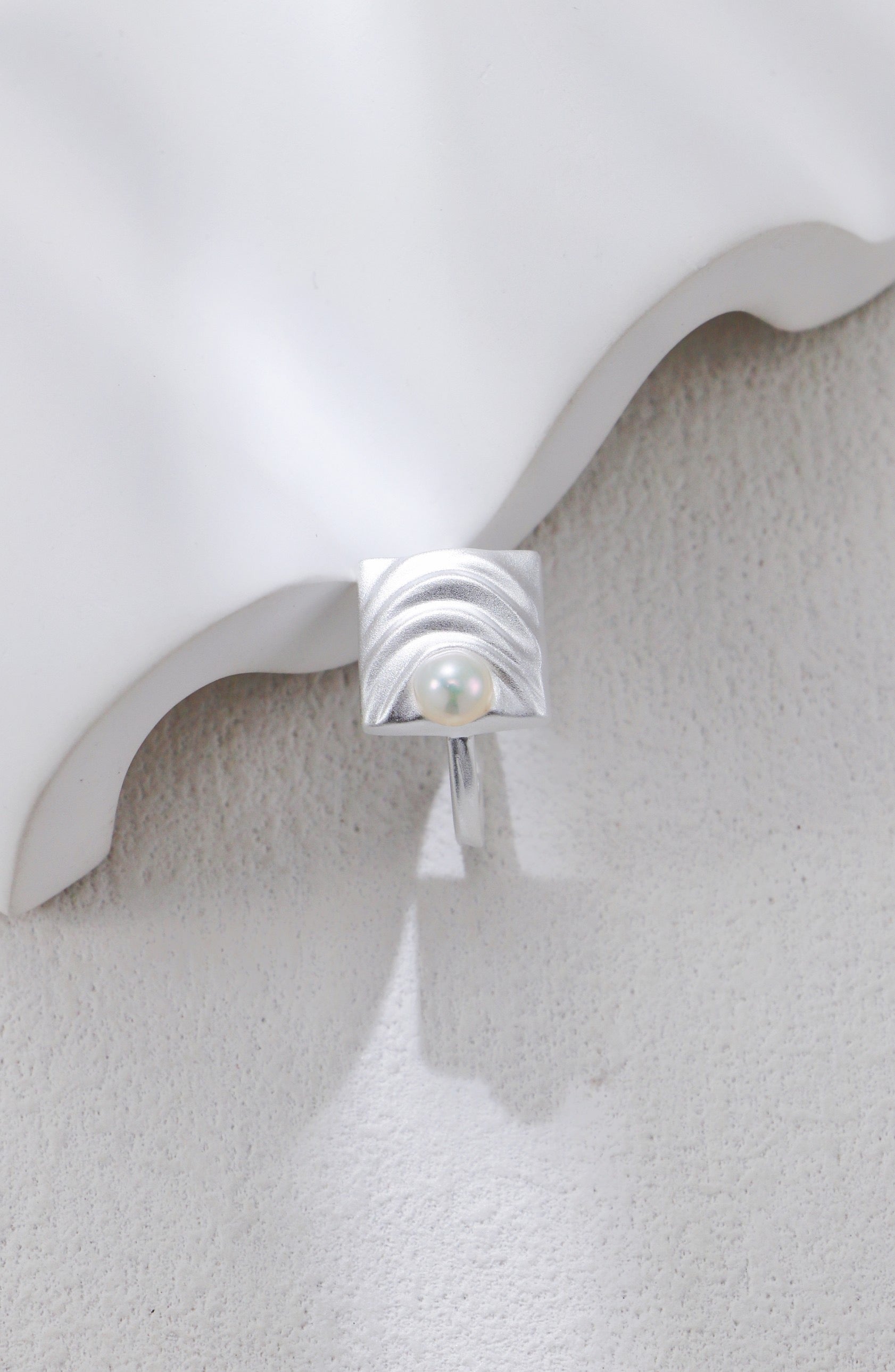 THE SATIN WRINKLES RING (R-00006)