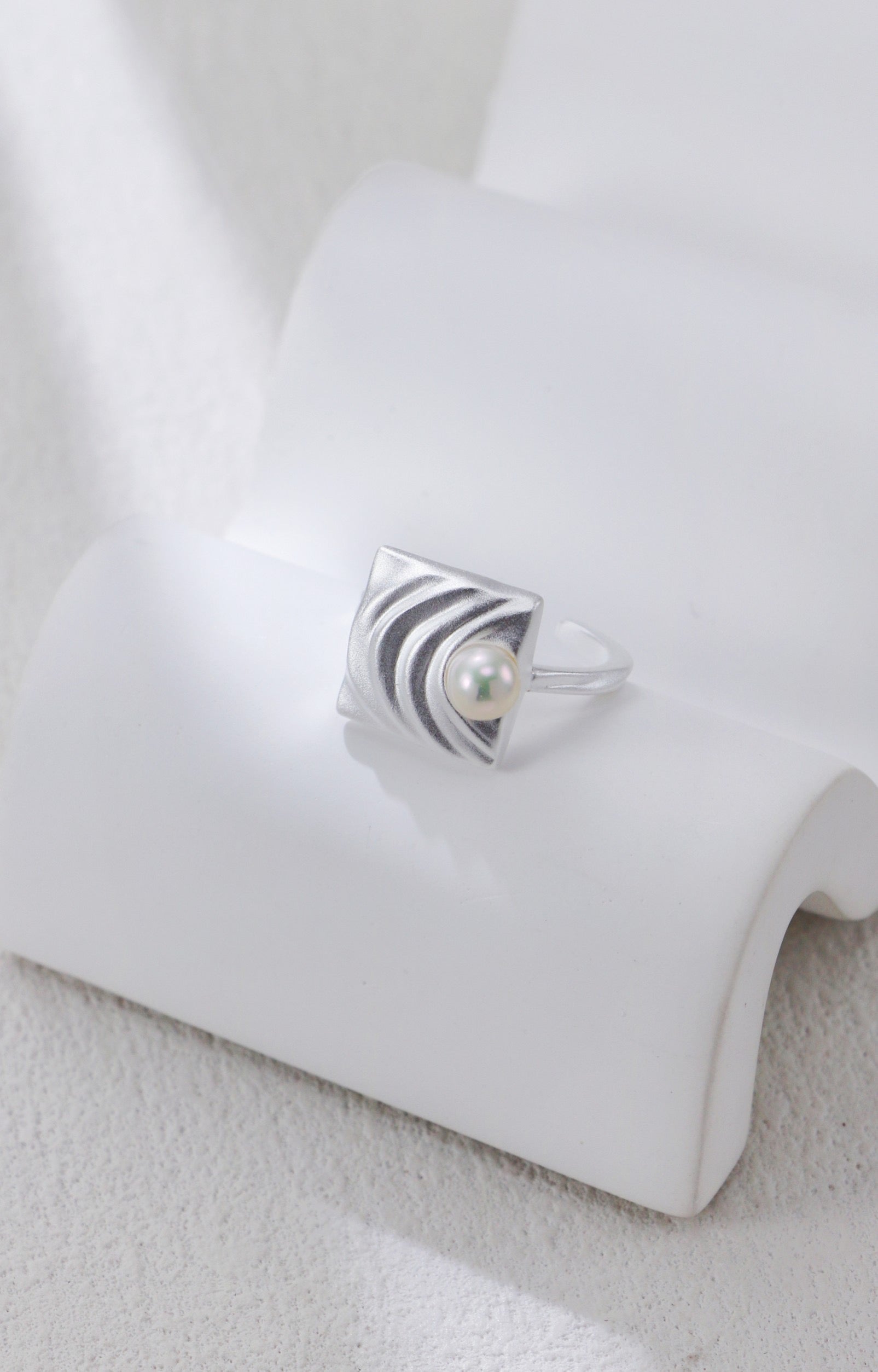 THE SATIN WRINKLES RING (R-00006)