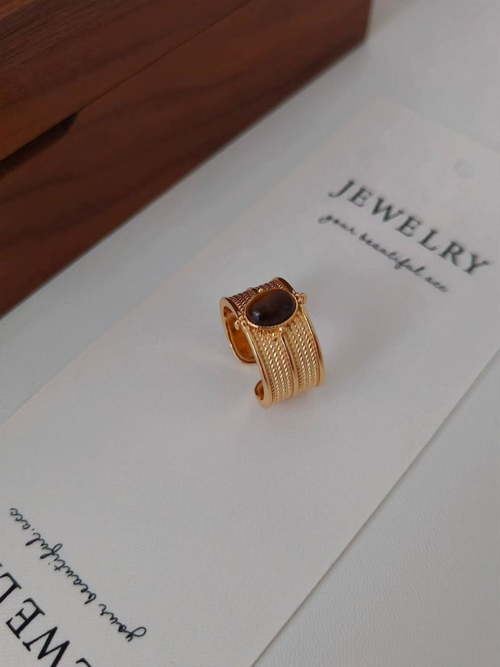 THE TIGER'S EYE (R-00013)