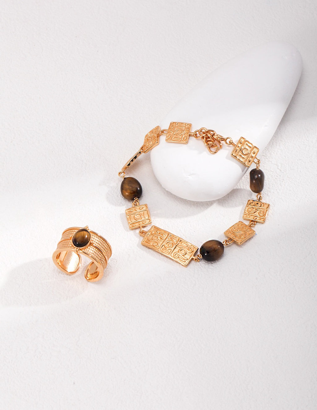 THE TIGER'S EYE (R-00013)