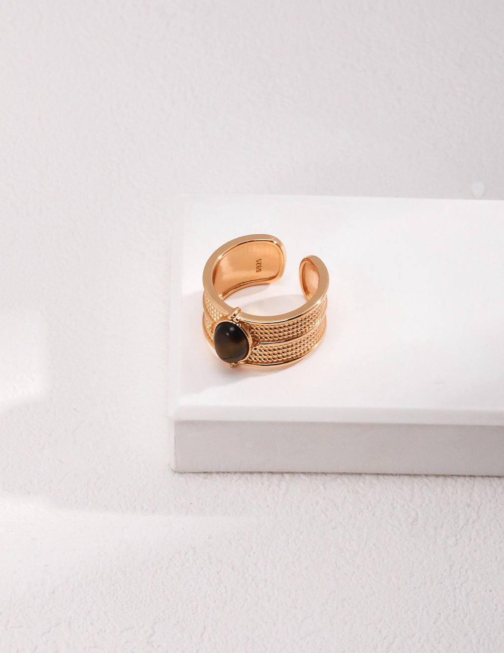 THE TIGER'S EYE (R-00013)