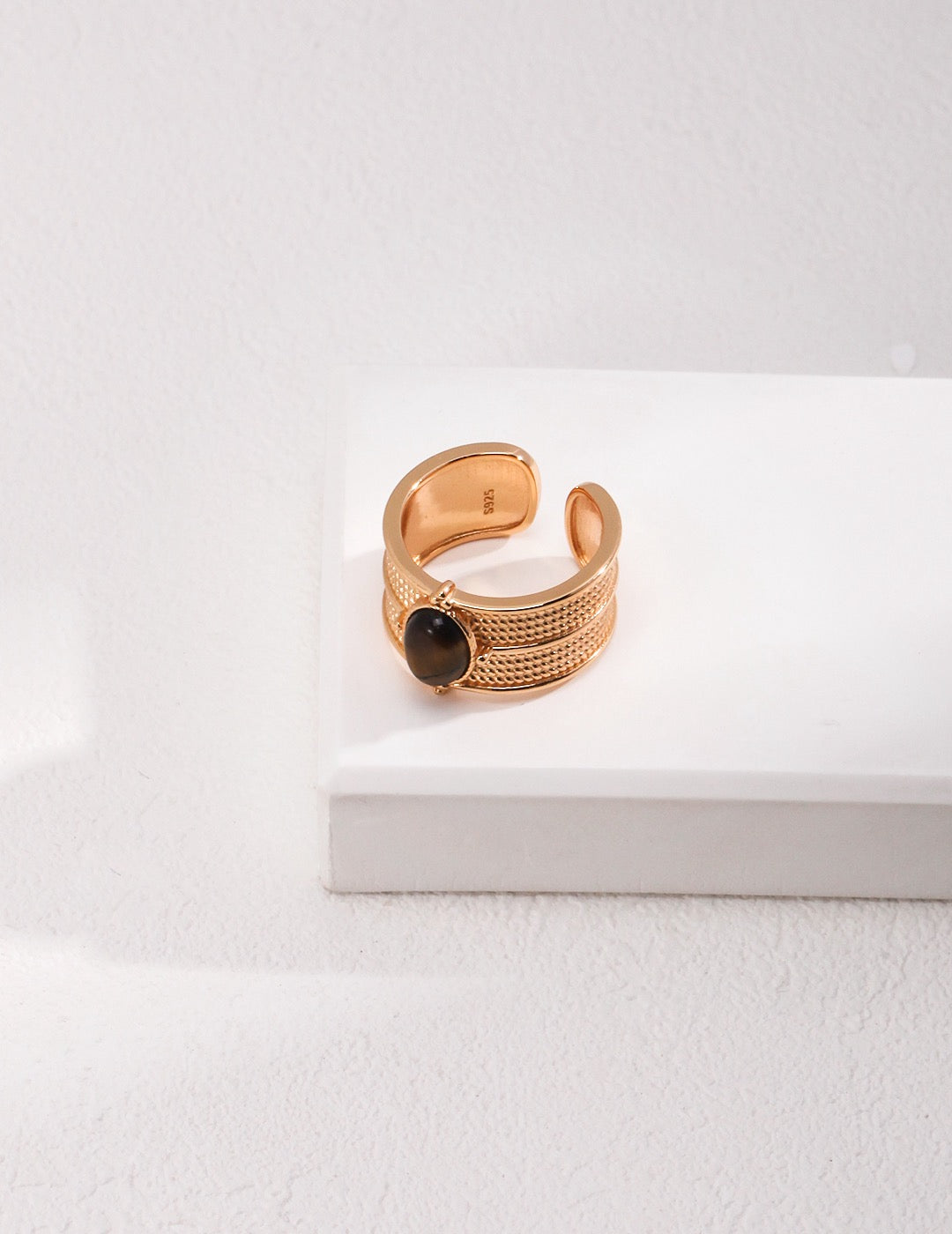 THE TIGER'S EYE (R-00013)