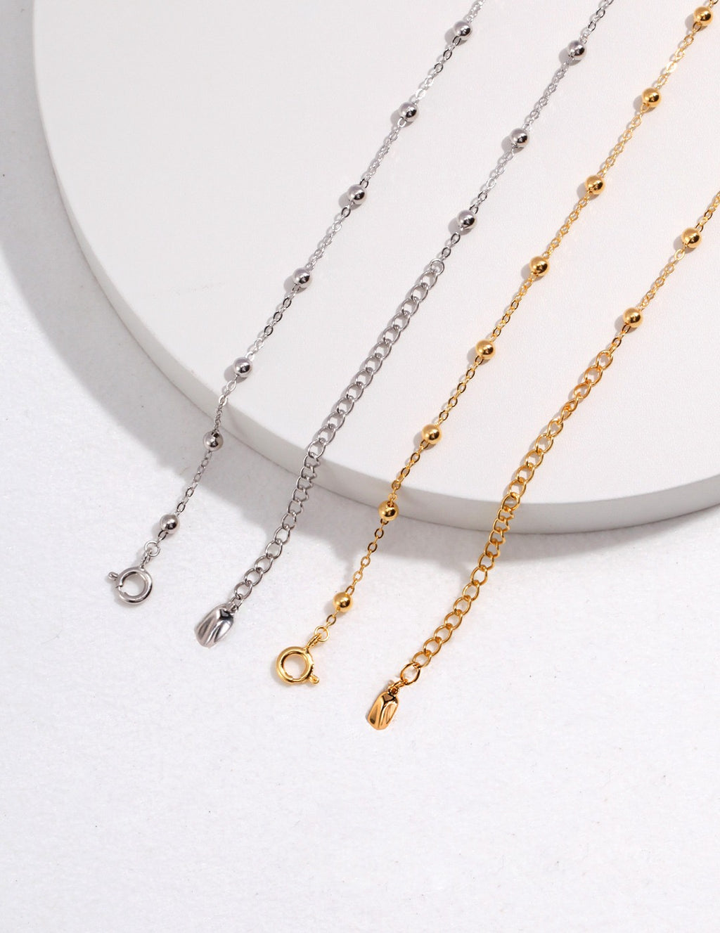 THE PETIT POINT NECKLACE